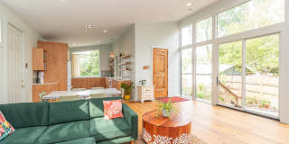 CHARMING, MODERN, CUSTOM HOME IN MID-CITY FOR RENT Gallery 15