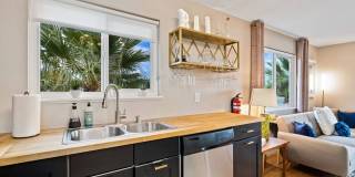 Casita Cerritos - Pool, Jacuzzi, and Pet Friendly! (Monthly Only - No Long Term) Gallery 11