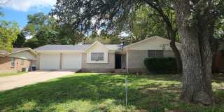 FOR LEASE!! Spacious Home Gallery 1