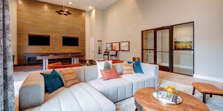 Soneto on Western Gallery 11