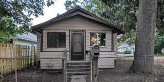 2128 8th St, 2 bedroom house with basement and garage Gallery 1