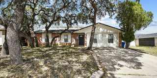 Charming 3 Bedroom in Pipers Meadow Gallery 1