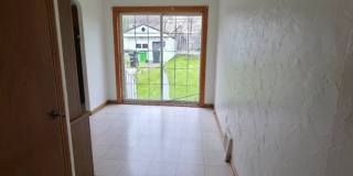 Multi Family Home 3 Bedroom and 1 Bath For Rent Gallery 10