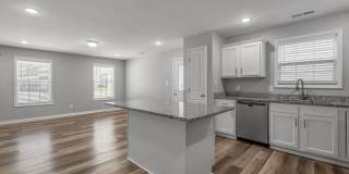 Welcome Home to 1109 Judah Bear Gallery 1