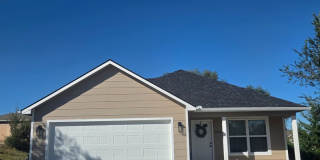 3 Bedrooms | 2 Bathrooms | 2-Car Garage | Pet Friendly Gallery 1