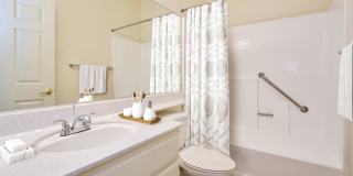 Summit At Warner Center Gallery 107