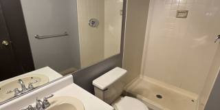 Spacious 2 Bed, 2 Bath Condo – Prime Lowry Location! Gallery 18