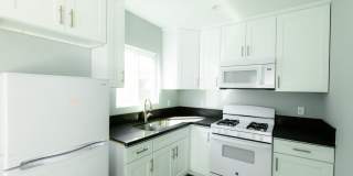 Private 2BR / 1BA Bungalow Unit in Hyde Park Section 8 Welcome! Gallery 2