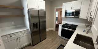 Charming 3 Bedroom-No Broker Fee Gallery 1