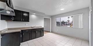 1308 E Oaks Street Gallery 5