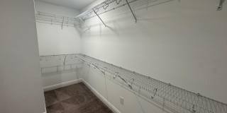 Spacious 5-Bedroom Riverview Home Gallery 32