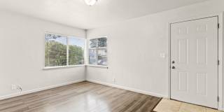Recently Remodeled 1 Bedroom Duplex Unit Looking for a new tenant! Gallery 2
