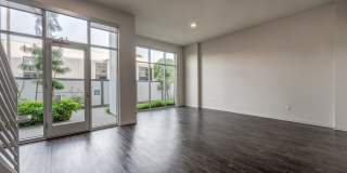 Essence Essence Gallery 47