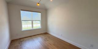 1451 Maplewood Drive Gallery 25