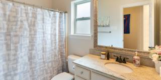 3 Bedroom Home In University Villas| Community Pool | Gated Community Gallery 8