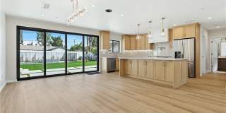 12509 Emelita Gallery 15