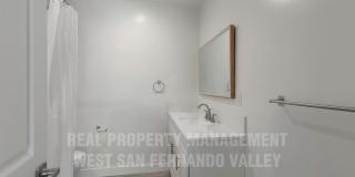 Beautifully Remodeled Single Family Home with Pool Gallery 21