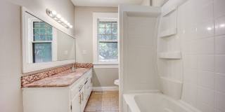FREE MONTH RENT! Freshly Updated 3 Bedroom House Gallery 4