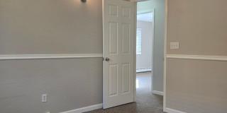Cute end unit townhome 3-bedroom 2 baths in Thornton. Gallery 13