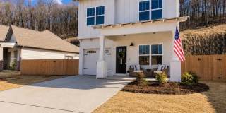 3 Bedroom Home with Garage and Flat Fenced Backyard! Gallery 1