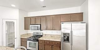 Welcoming 2B/2BA Condo with Balcony, In-Unit Laundry and Pool Access. Gallery 4