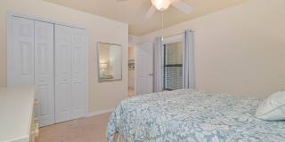 **2 + Den Condo - 1 Car garage - Fully Furnished - Short Term Lease (5.11 - 11.30) ** Gallery 23