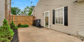 RARE FIND! Immaculate 2 Bed 2 Bath home in great location. Gallery 22