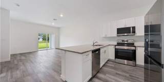 Charming 3BR Duplex in Lehigh Acres Gallery 9