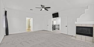 Desirable 4 Bedroom Home with Pool near Summerlin! Gallery 18