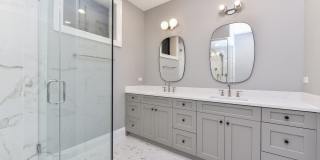 2135 N Lakewood Avenue Gallery 20