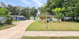 Beautifully Renovated 3-Bedroom Home with Huge Yard & Detached Workshop Gallery 1