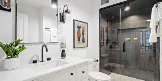 200 E Delaware Place Gallery 32
