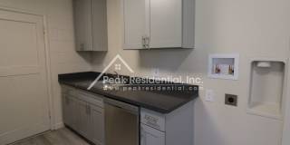 Charming Tahoe Park 2bd/1ba Duplex Gallery 7