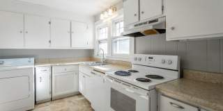 209 S Moss Avenue Gallery 14
