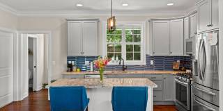 Stunning 4 Bedroom in Downtown Durham with Large Fenced Yard! Gallery 8