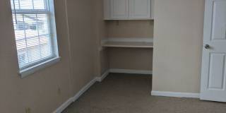 Renovated 4 bedroom House on the South Side Flats!! Gallery 7