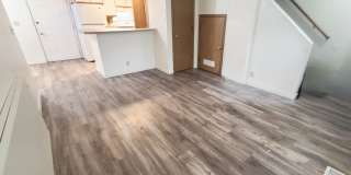 Charming 2 bedroom 1 bath townhome available! Gallery 23