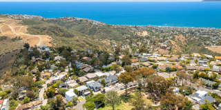 Modern Coastal Lease in Top of the World Gallery 43