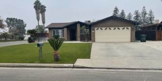 Beautiful Corner House with Shop Gallery 1