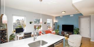 CoHi - Spacious One Bed Condo Gallery 3