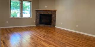 3BR/3BA with FP, fenced front yard, lots of beautiful upgrades! Gallery 5
