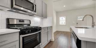 One Bedroom Cottage with Fenced Backyard! Gallery 9