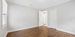 Renovated 2 bed/1 bath duplex minutes from downtown! Gallery 11