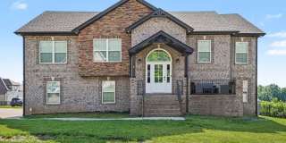 Spacious 5BR House in Clarksville Spacious 5BR House in Clarksville Gallery 1