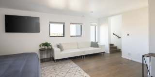 2231 Sunset Plaza Dr Gallery 31