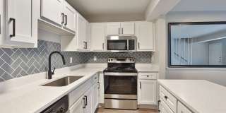 Verlaine on the Parkway Gallery 20