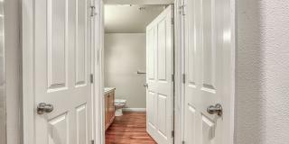 Beautiful Ground Level 1+br Condo ** Water/Sewer/Garbage Included ** Gallery 11