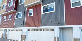 4 Bedroom/2.5 Bathroom Townhome Gallery 1