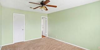 2 Story 4 BD | 2.5 BA Available in July near Medical Center! Gallery 23
