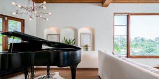 3351 N Knoll Dr 3351 N Knoll Dr Gallery 1